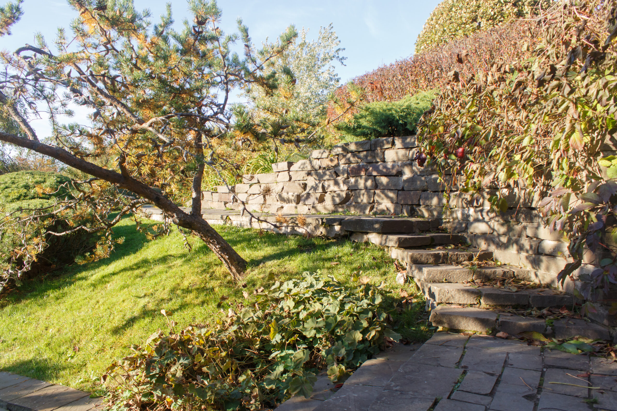 How Retaining Walls Prevent Soil Erosion